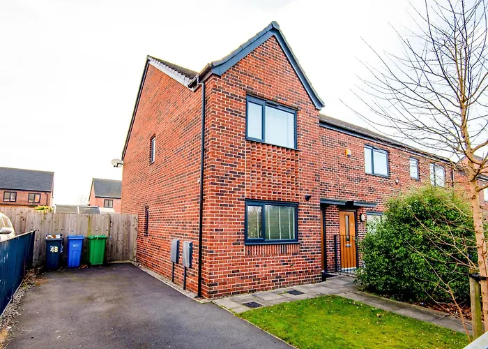 Manchester Cityside Deluxe Stay - 3 Bedroom House Great For Family With Free Parking & Garden