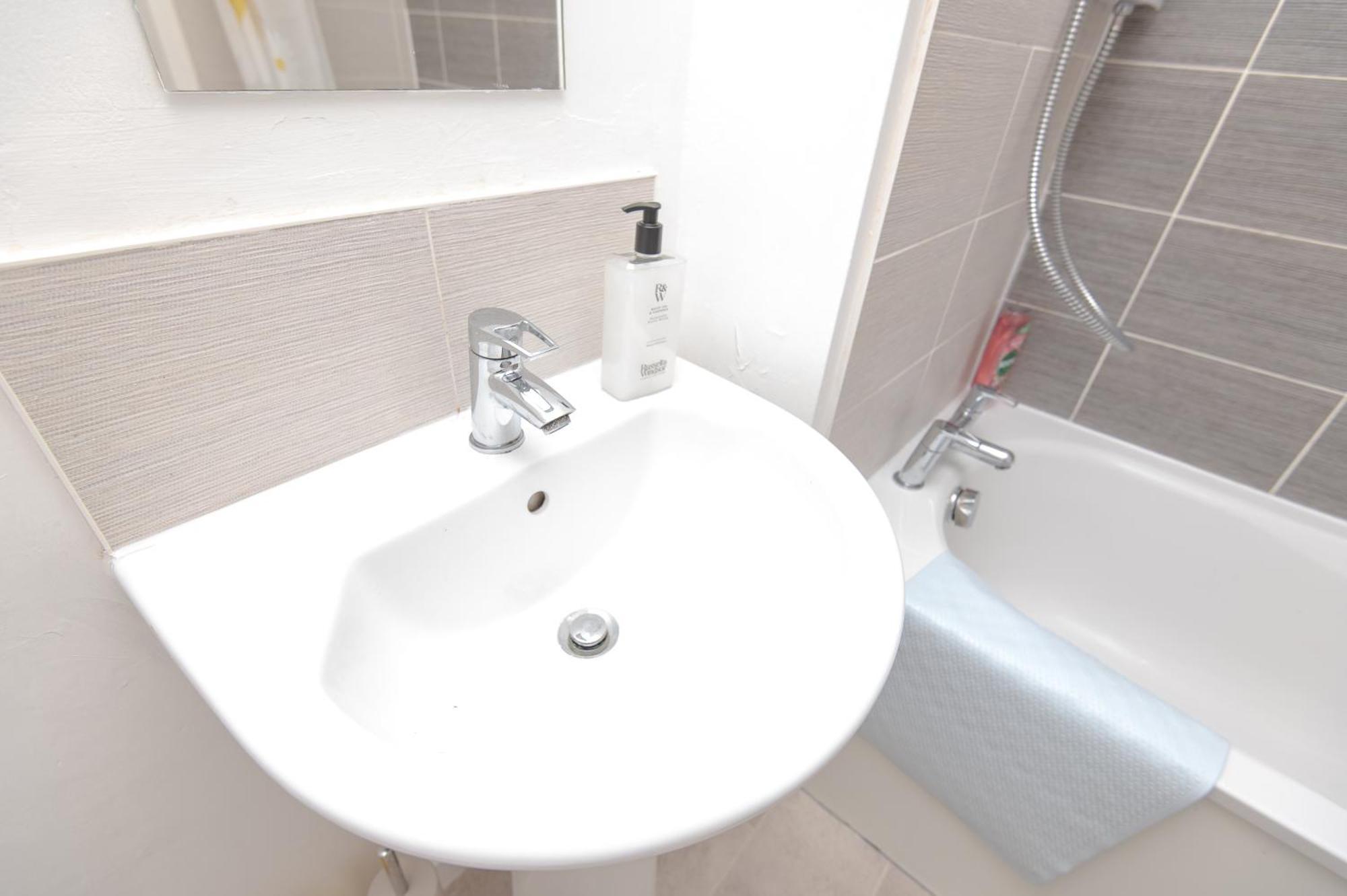 Cityside Deluxe - 3 Bedroom House Great For Family With Free Parking & Garden * Manchester