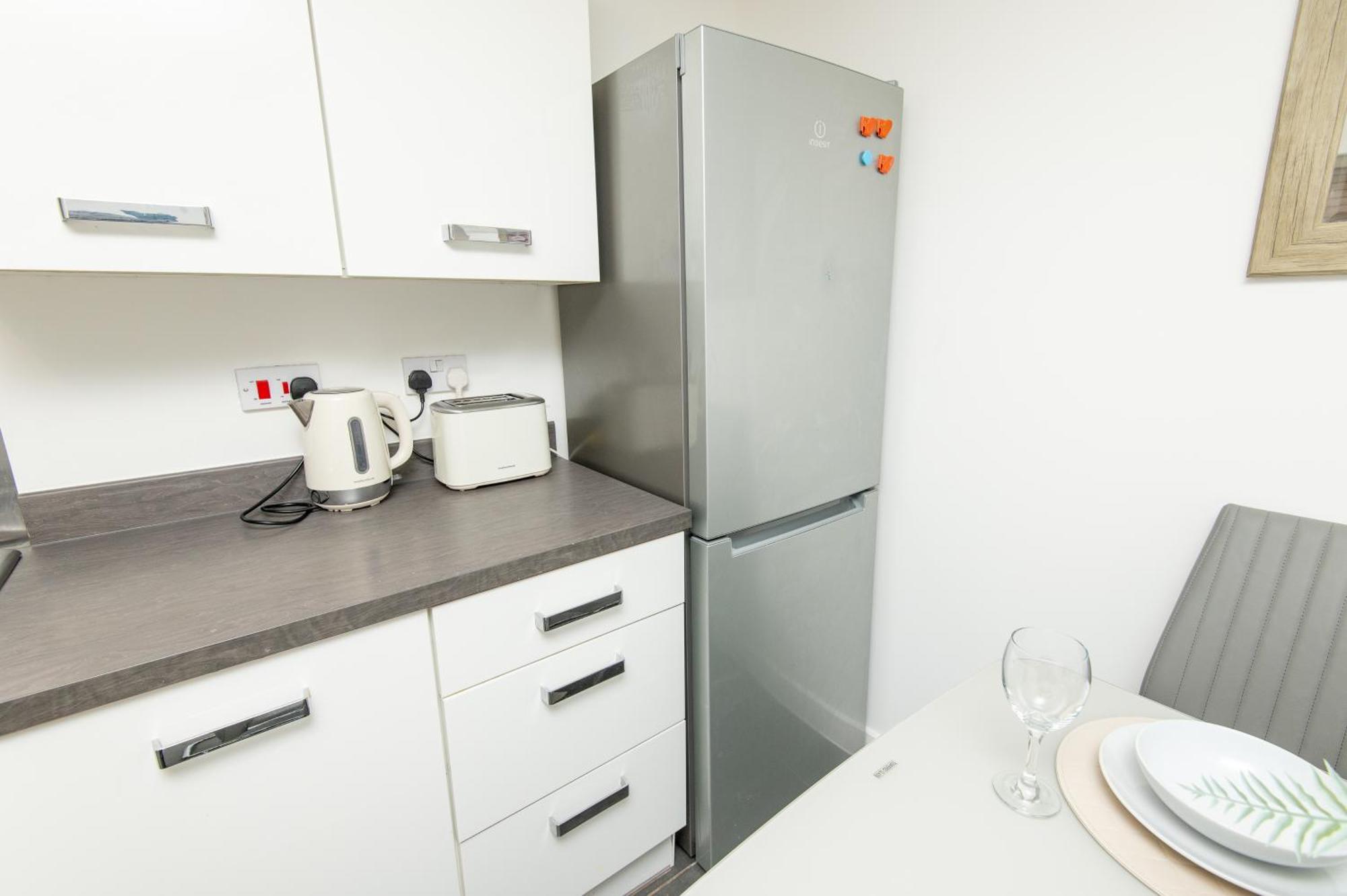 Cityside Deluxe - 3 Bedroom House Great For Family With Free Parking & Garden
